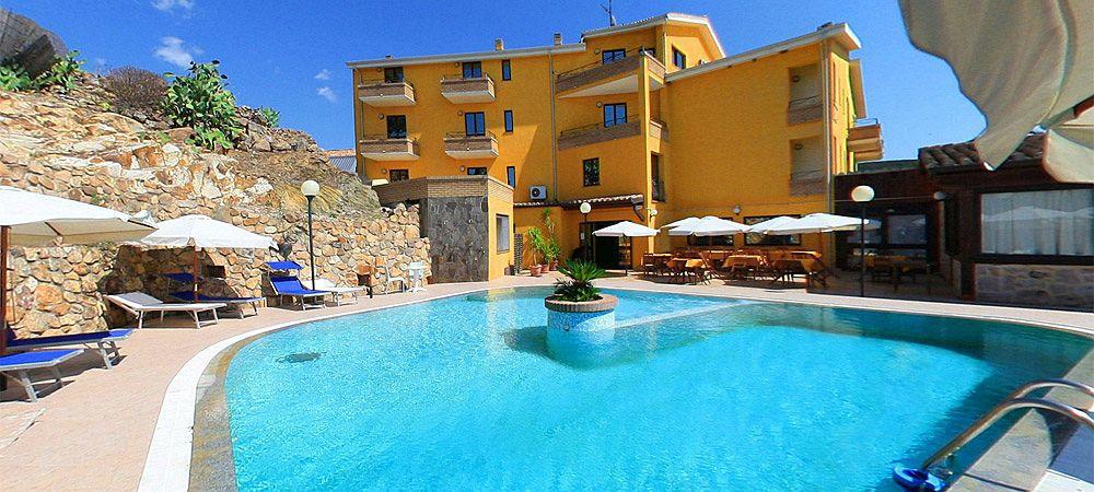 Hotel Le Palme SantʼAnna Arresi Exteriör bild