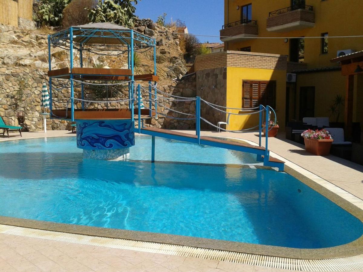 Hotel Le Palme SantʼAnna Arresi Exteriör bild