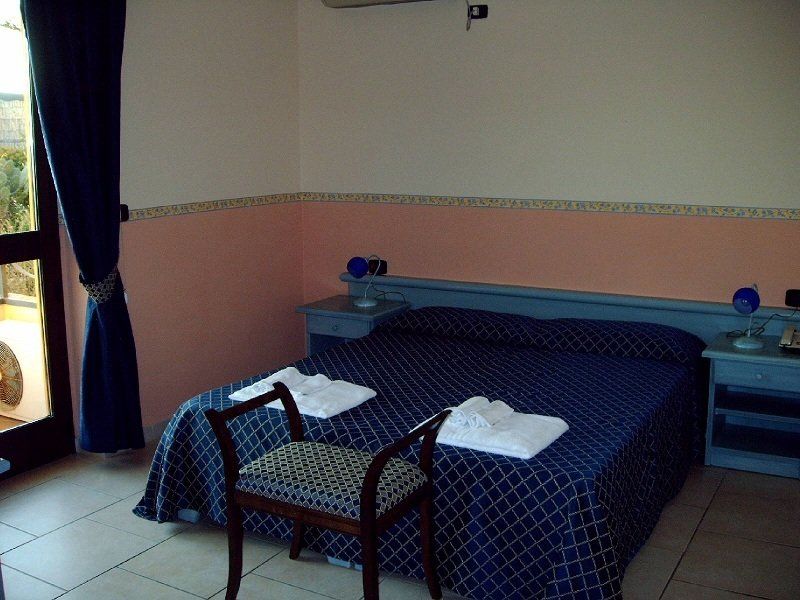 Hotel Le Palme SantʼAnna Arresi Exteriör bild