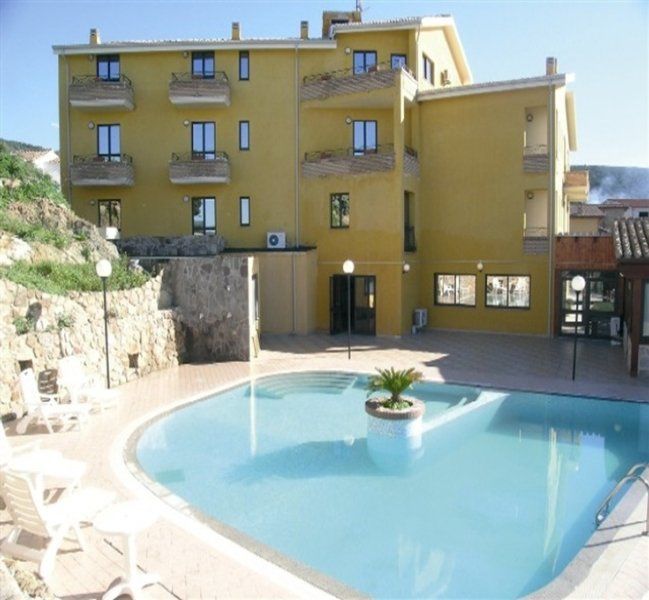 Hotel Le Palme SantʼAnna Arresi Exteriör bild