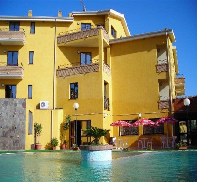 Hotel Le Palme SantʼAnna Arresi Exteriör bild