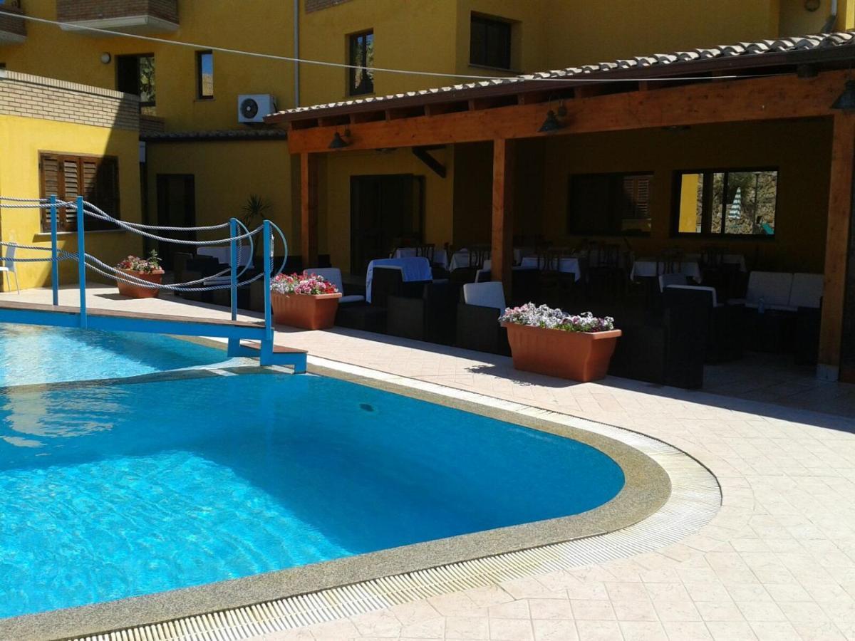 Hotel Le Palme SantʼAnna Arresi Exteriör bild